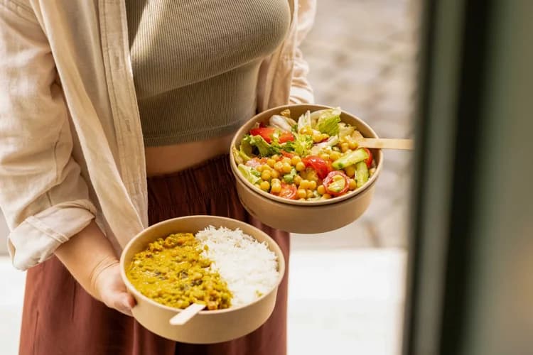 Bowls mit frischen, saisonalen Zutaten von Topf & Deckel